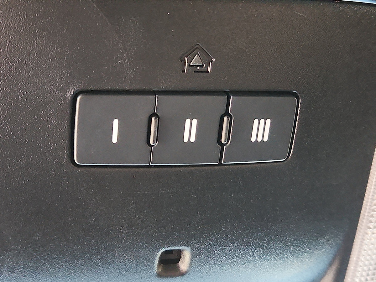 Used 2021 Dodge Durango R/T w/ Technology Group RWD image 9