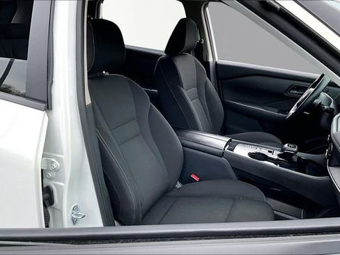 Used 2024 Nissan Rogue S image 19