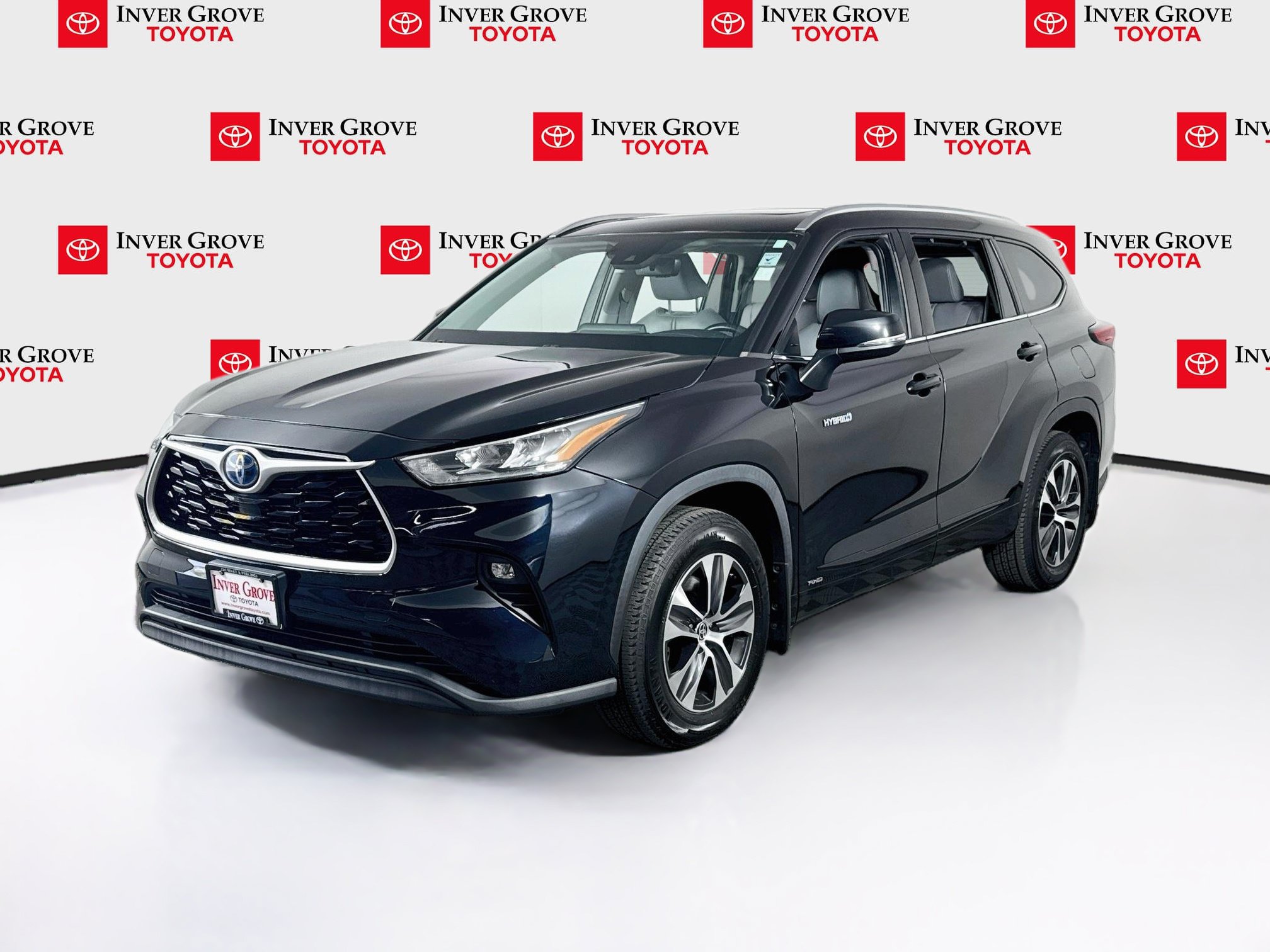Used 2020 Toyota Highlander XLE AWD/4WD image 1
