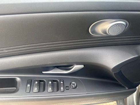 Used 2025 Hyundai Elantra SEL FWD image 12