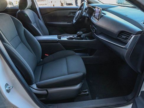 Used 2024 Nissan Rogue S image 28