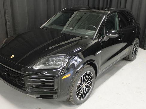 Used 2024 Porsche Cayenne image 9
