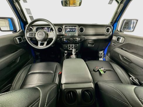 Used 2022 Jeep Wrangler Unlimited Sahara AWD/4WD image 29