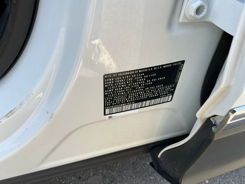 Used 2021 Volkswagen Tiguan SE w/ Panoramic Sunroof Package image 27