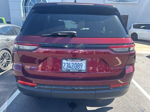 Used 2023 Jeep Grand Cherokee Altitude image 8