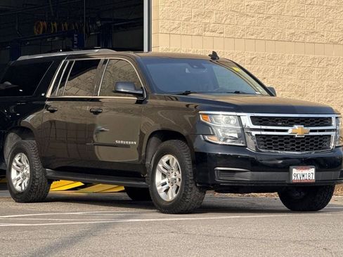 Used 2018 Chevrolet Suburban LT image 2
