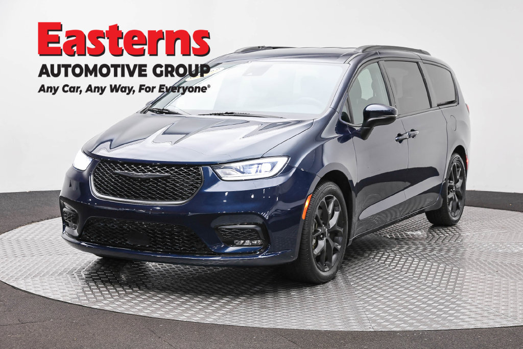 Used 2023 Chrysler Pacifica Touring-L w/ S Appearance Package FWD image 1