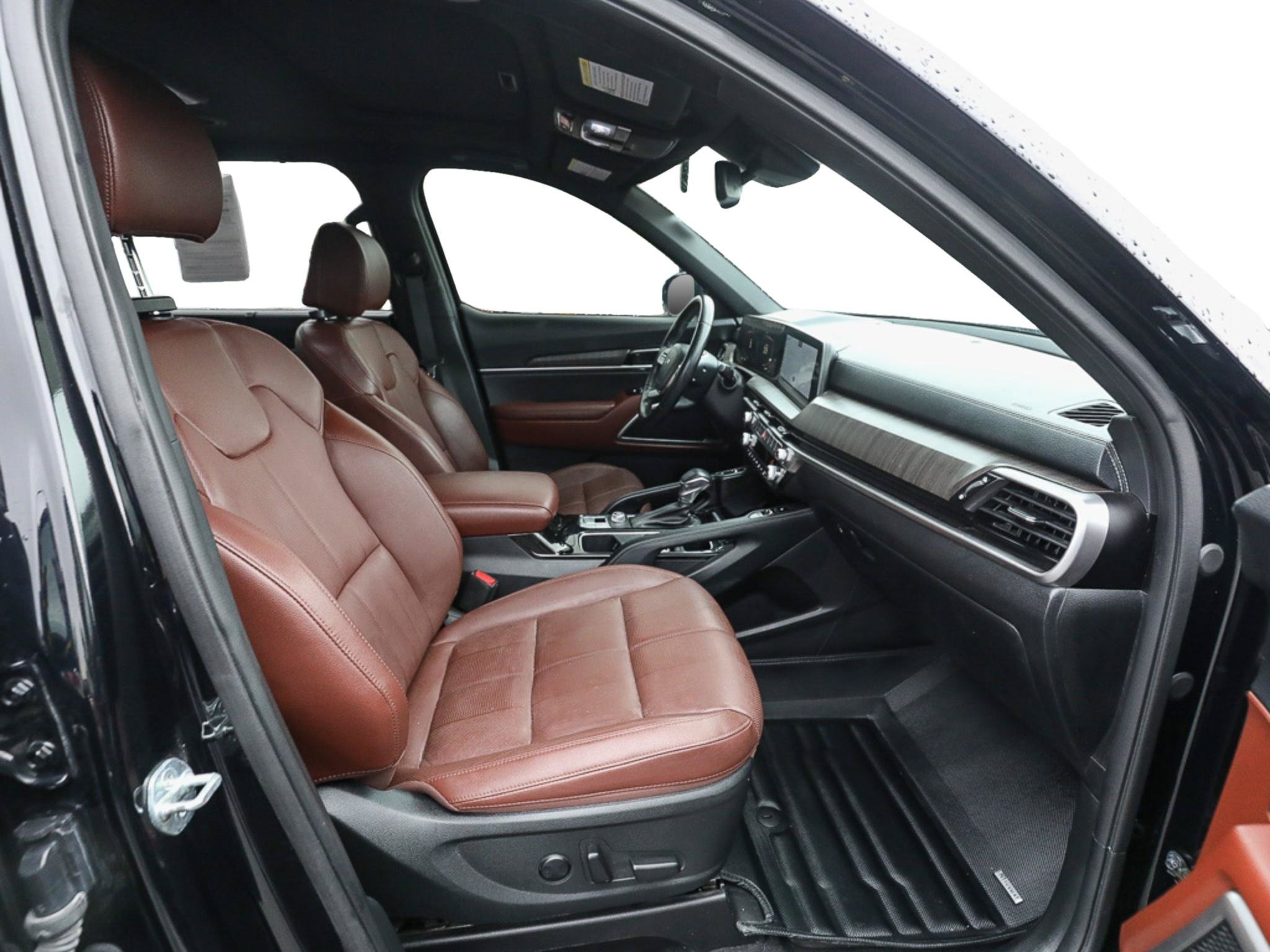 Used 2024 Kia Telluride EX w/ EX Captain's Chair Package FWD image 22