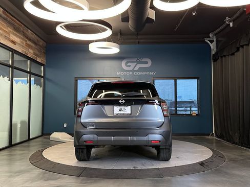 Used 2025 Nissan Kicks SV FWD image 4