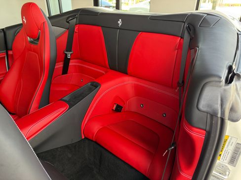 Used 2020 Ferrari Portofino image 31