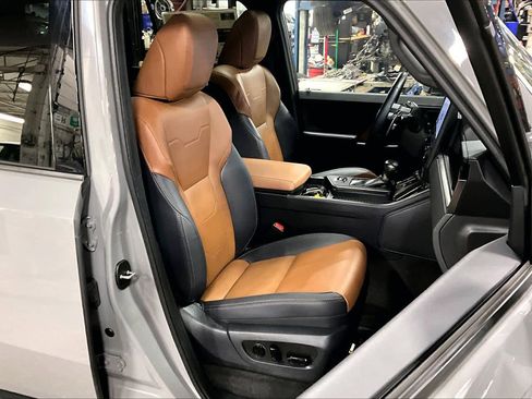 Used 2024 Lexus GX 550 w/ Accessory Package (Z1) image 8