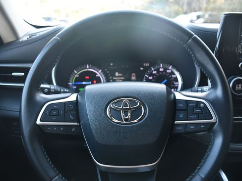 Certified 2022 Toyota Highlander XLE image 12