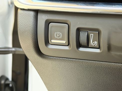Used 2019 Cadillac XT4 Sport w/ Cold Weather Package AWD/4WD image 16