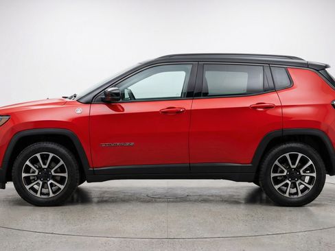 Used 2025 Jeep Compass Trailhawk AWD/4WD image 5