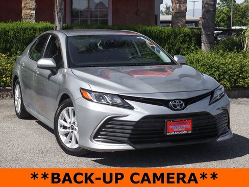Used 2021 Toyota Camry LE image 2