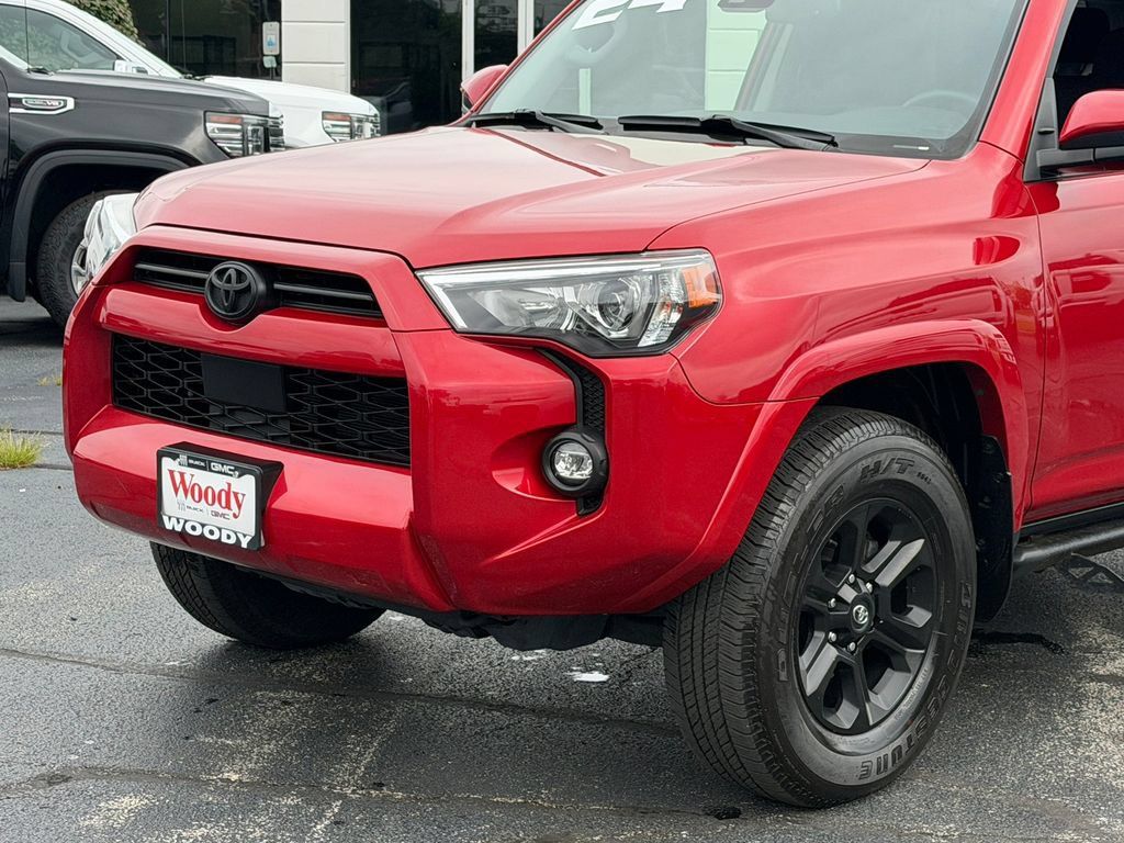 Used 2024 Toyota 4Runner SR5 AWD/4WD image 3
