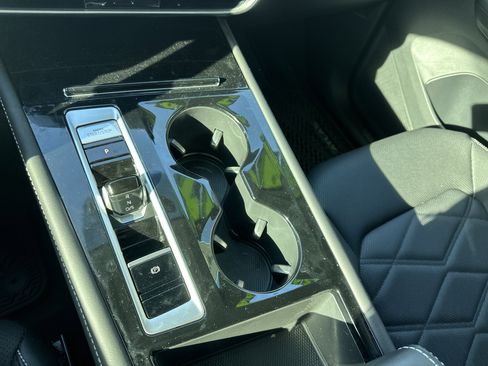 Used 2024 Volkswagen Atlas SE image 19