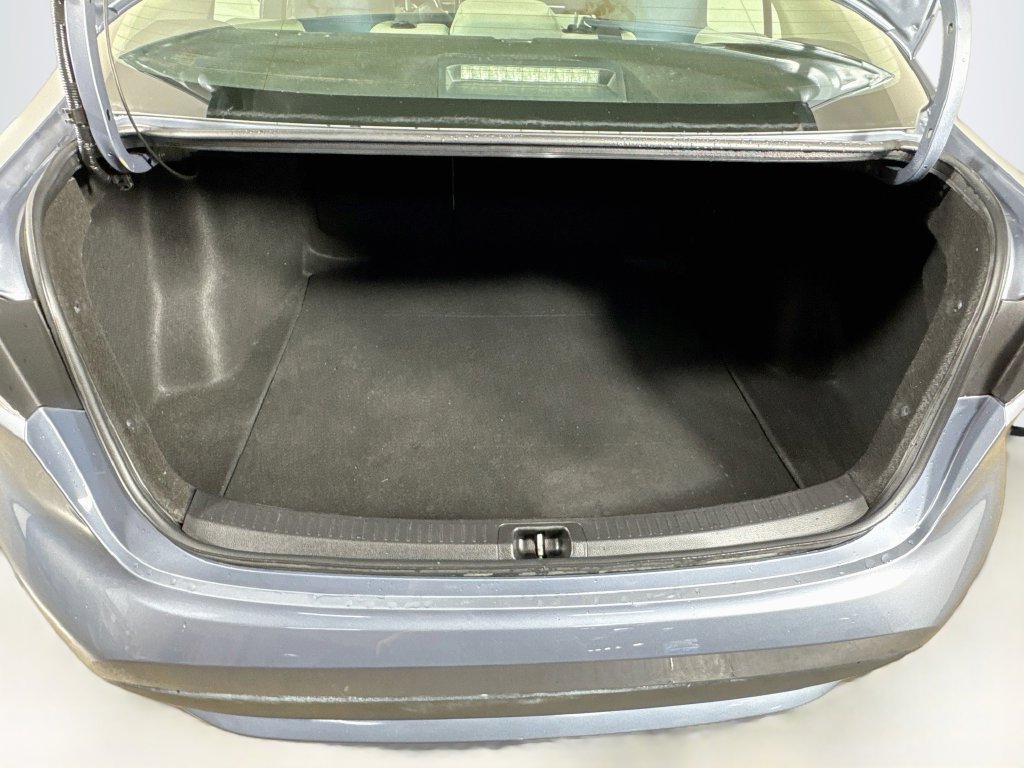 Used 2022 Toyota Corolla LE FWD image 29