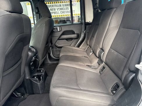 Used 2023 Jeep Gladiator Overland AWD/4WD image 35
