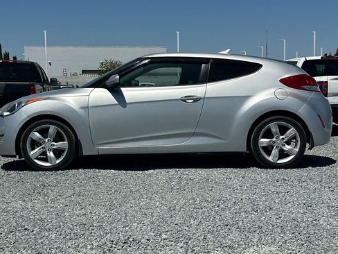 Used 2015 Hyundai Veloster FWD image 6