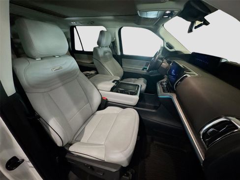 Used 2025 Ford Expedition Max Platinum w/ Platinum Ultimate Package AWD/4WD image 24