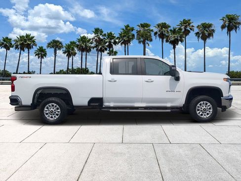 Used 2023 Chevrolet Silverado 2500 LT AWD/4WD image 3