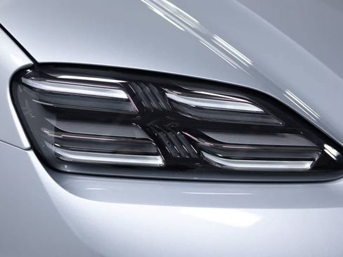 Used 2026 Porsche Macan 4S Electric AWD/4WD image 16