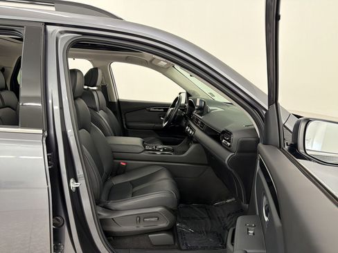 Used 2024 Honda Pilot Touring image 28