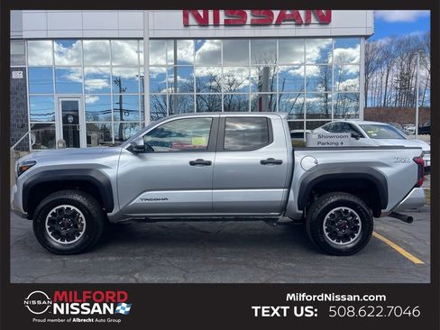 Used 2025 Toyota Tacoma TRD Off-Road image 2