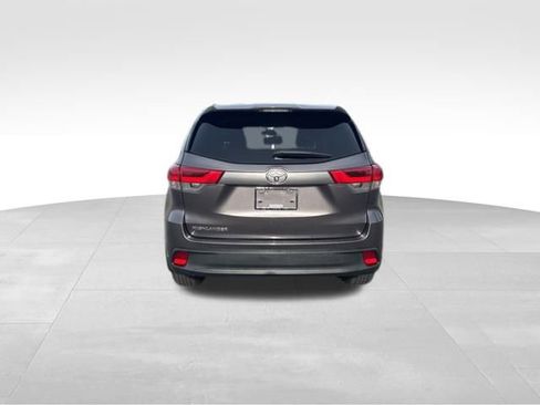 Used 2019 Toyota Highlander LE image 4