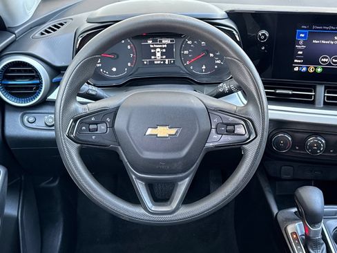 Used 2025 Chevrolet Trax LS w/ LS Convenience Package FWD image 14