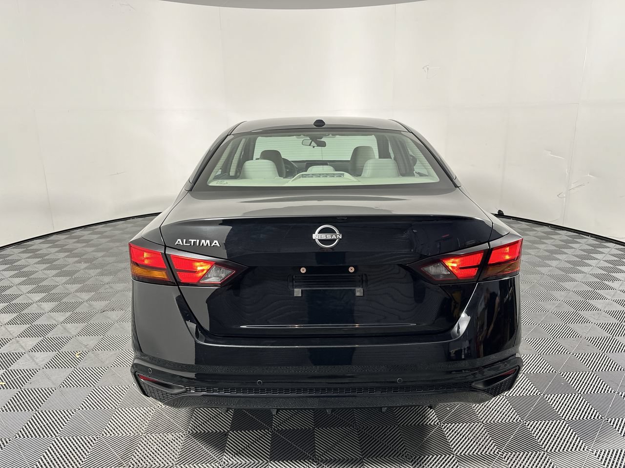 Used 2025 Nissan Altima 2.5 SV FWD image 20