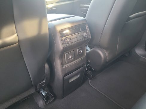 Used 2017 GMC Acadia SLT image 31