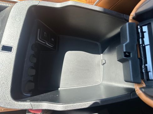 Used 2023 Chrysler Pacifica Pinnacle FWD image 28