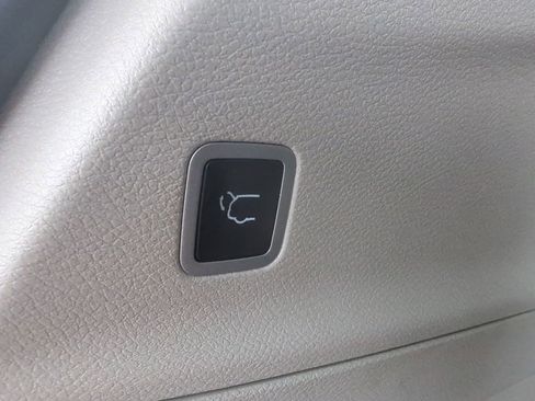 Used 2023 Chrysler Pacifica Touring-L FWD image 40