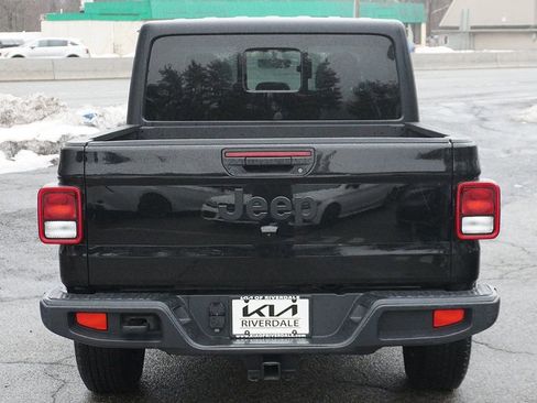 Used 2022 Jeep Gladiator Sport AWD/4WD image 9