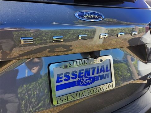 Used 2023 Ford Escape SE image 14