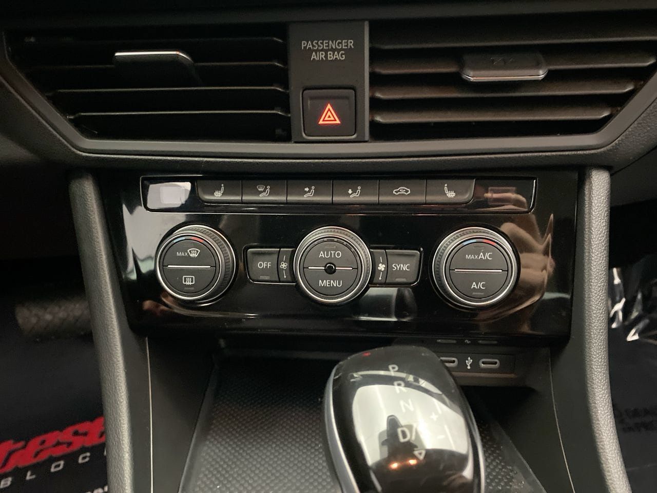 Used 2024 Volkswagen Jetta SE FWD image 21