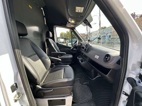 Used 2022 Mercedes-Benz Sprinter 2500 image 20