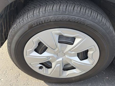 Used 2024 Subaru Forester AWD/4WD image 2