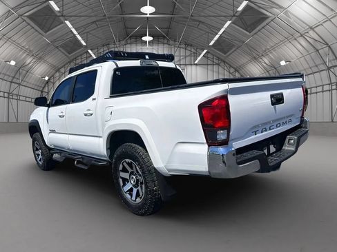 Used 2018 Toyota Tacoma SR5 RWD image 17