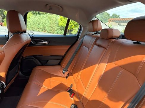 Used 2017 Alfa Romeo Giulia AWD image 8