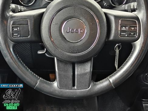 Used 2013 Jeep Wrangler Unlimited Rubicon w/ Dual Top Group AWD/4WD image 5