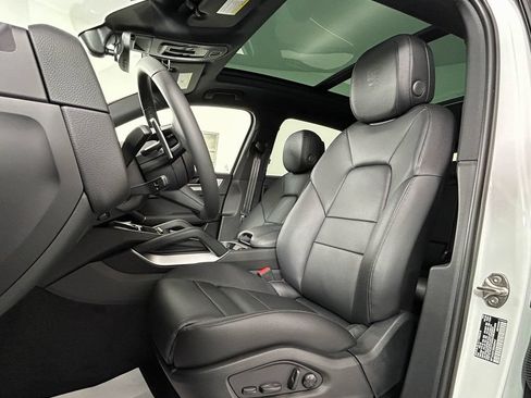 Used 2025 Porsche Cayenne AWD/4WD image 5