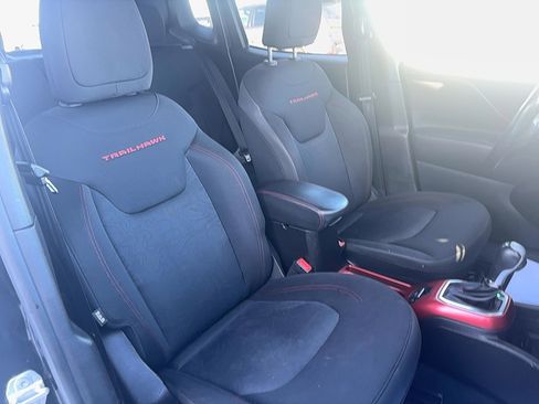 Used 2020 Jeep Renegade Trailhawk w/ Cold Weather Group image 17