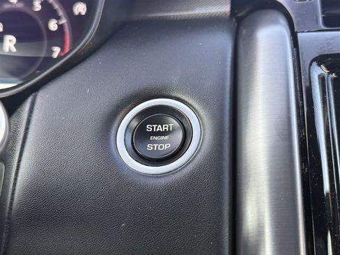 Used 2018 Land Rover Discovery HSE image 38