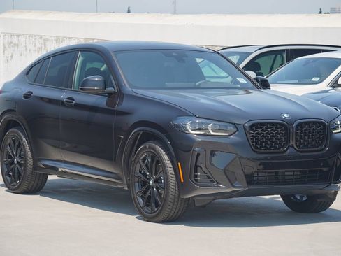 Used 2025 BMW X4 xDrive30i w/ M Sport Package AWD/4WD image 3