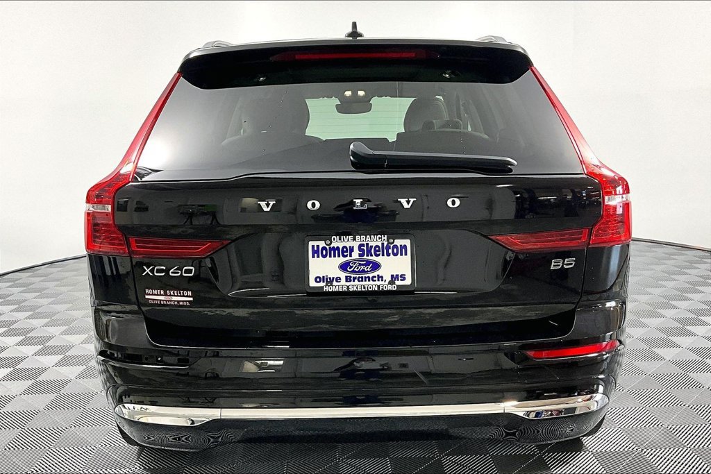 Used 2023 Volvo XC60 B5 Plus FWD image 4