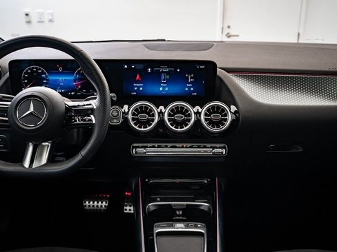 Certified 2025 Mercedes-Benz GLA 250 4MATIC image 31