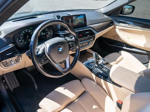 Used 2018 BMW 530i w/ Premium Package RWD image 4